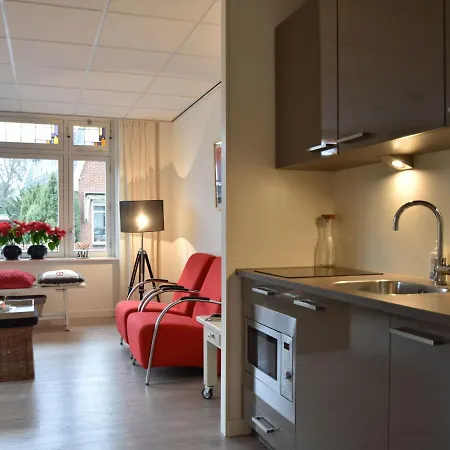 Luxurious Walking Distance From The Pleasant Centre Of