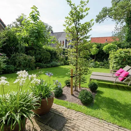 Luxurious Walking Distance From The Pleasant Centre Of Apartment